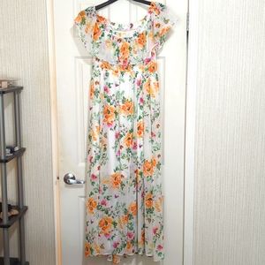 Torrid 00 white floral. Lined maxi off the shoulder dress.